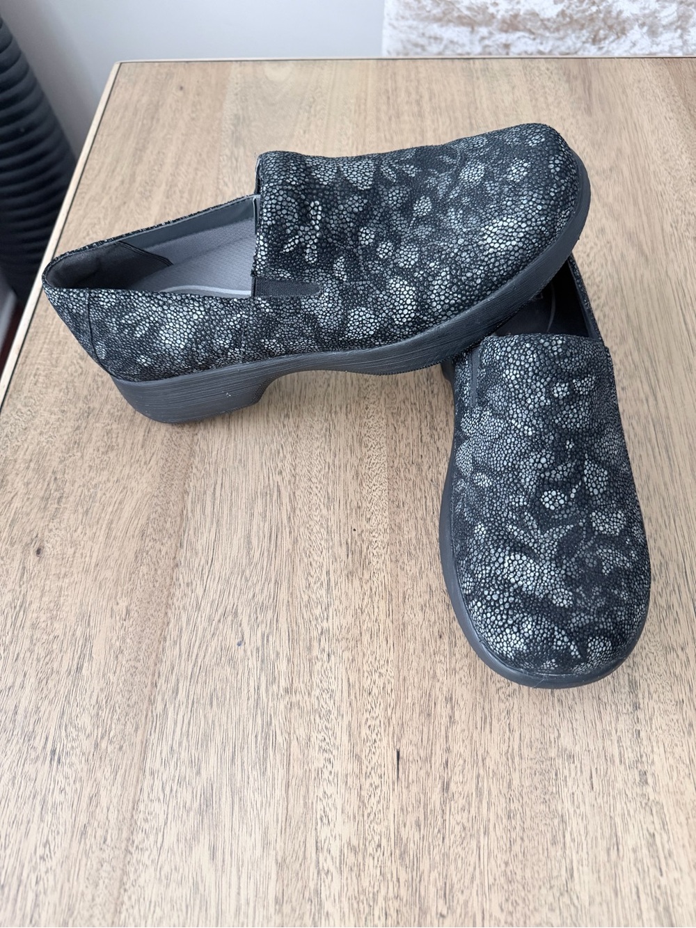 Dansko Winona Black Floral Metallic Clogs Non Slip size 40